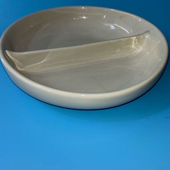 New Russel Wright by Oneida 10-3/8" Divided Vegetable Bowl Linen Creme - Picture 2 of 7